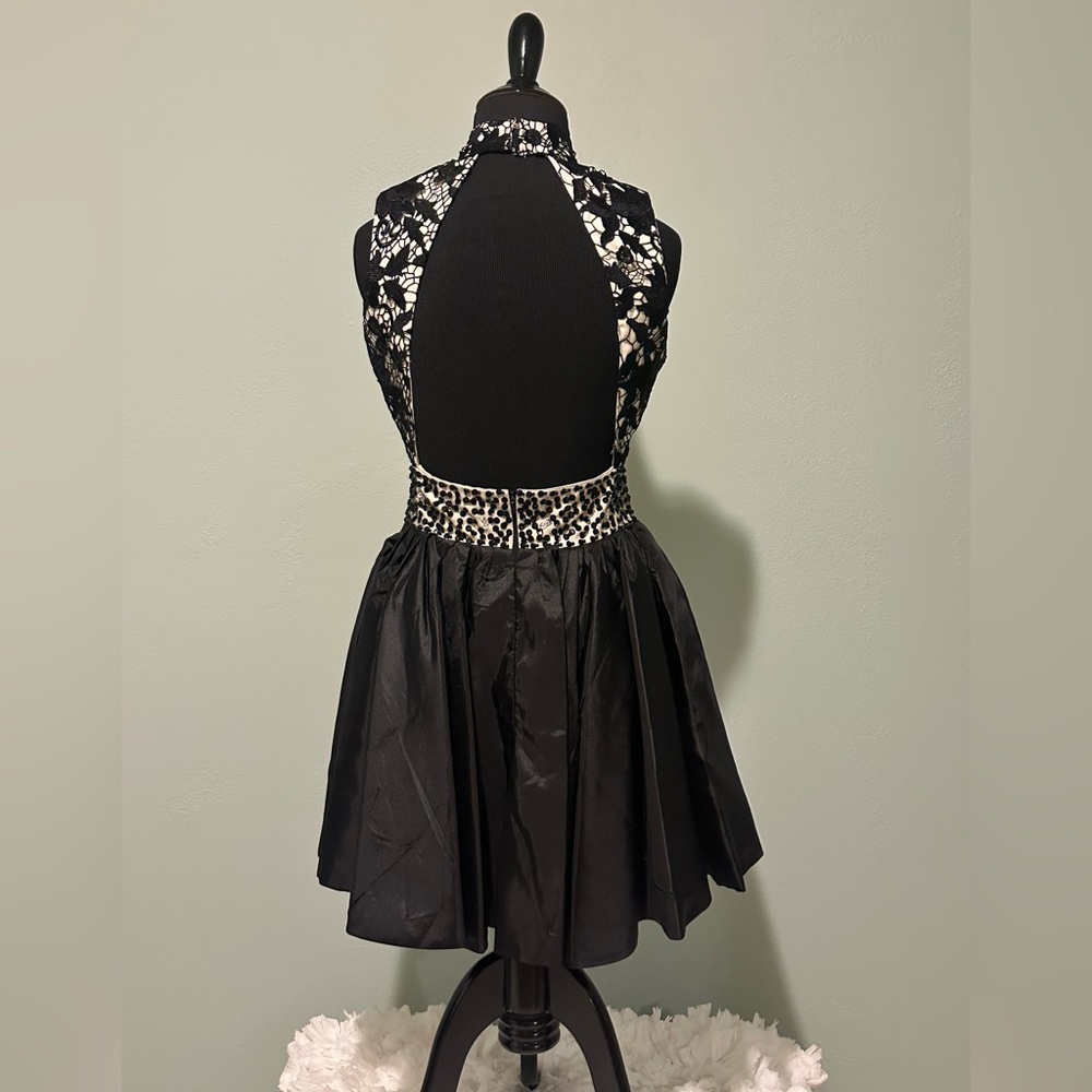 Babyonline D.R.E.S.S. Black Lace Open-Back Cocktail Dress - Picture 3 of 7